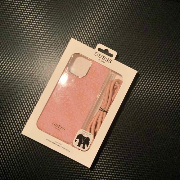 I got this for my mom but she has the iPhone 16 now so she don’t need it - Picture 2 of 2